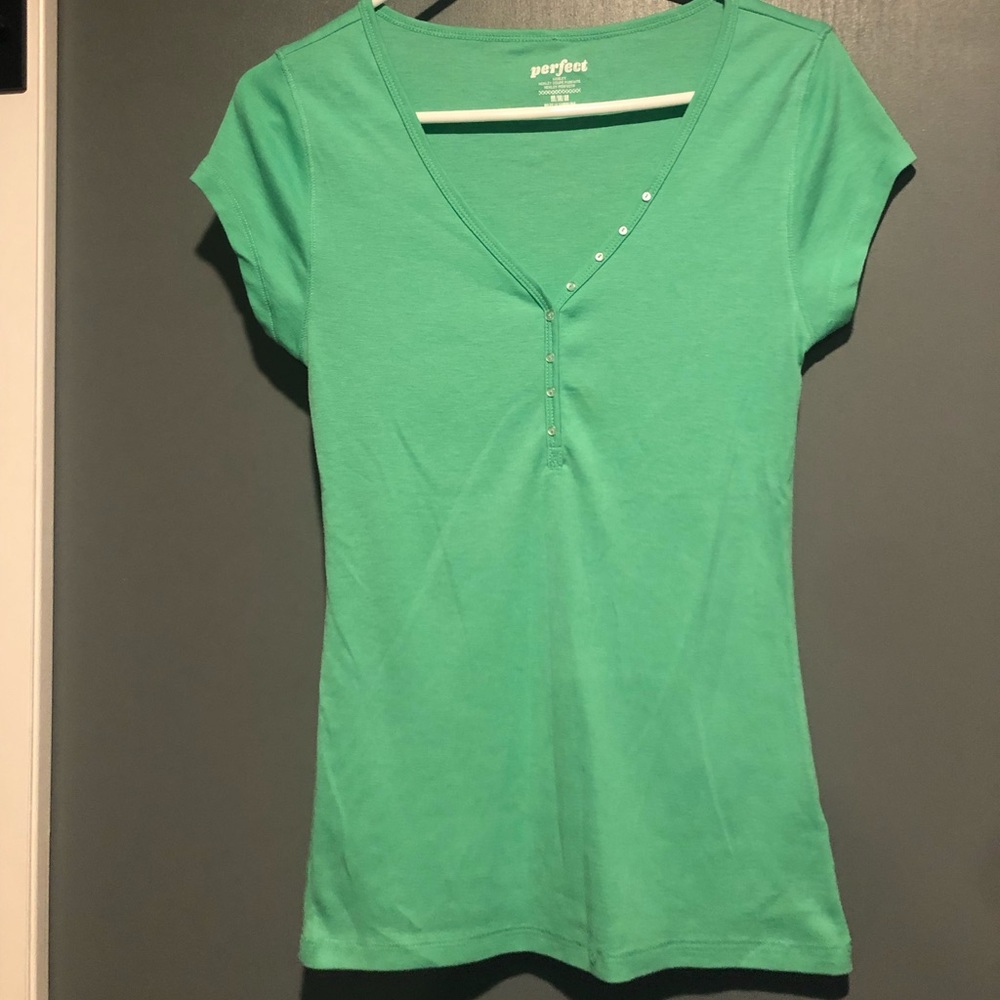 Old Navy great green tee shirt!!